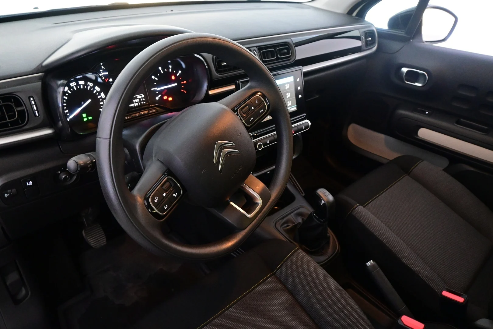 Car Image - 74ENhmoLEev94zwLShDzb1
