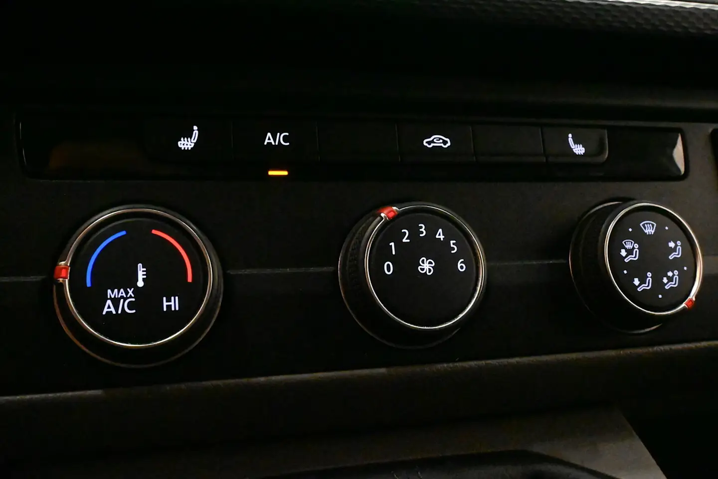 Car Image - ZyW2oKsnThRb8ZLBKBFoB