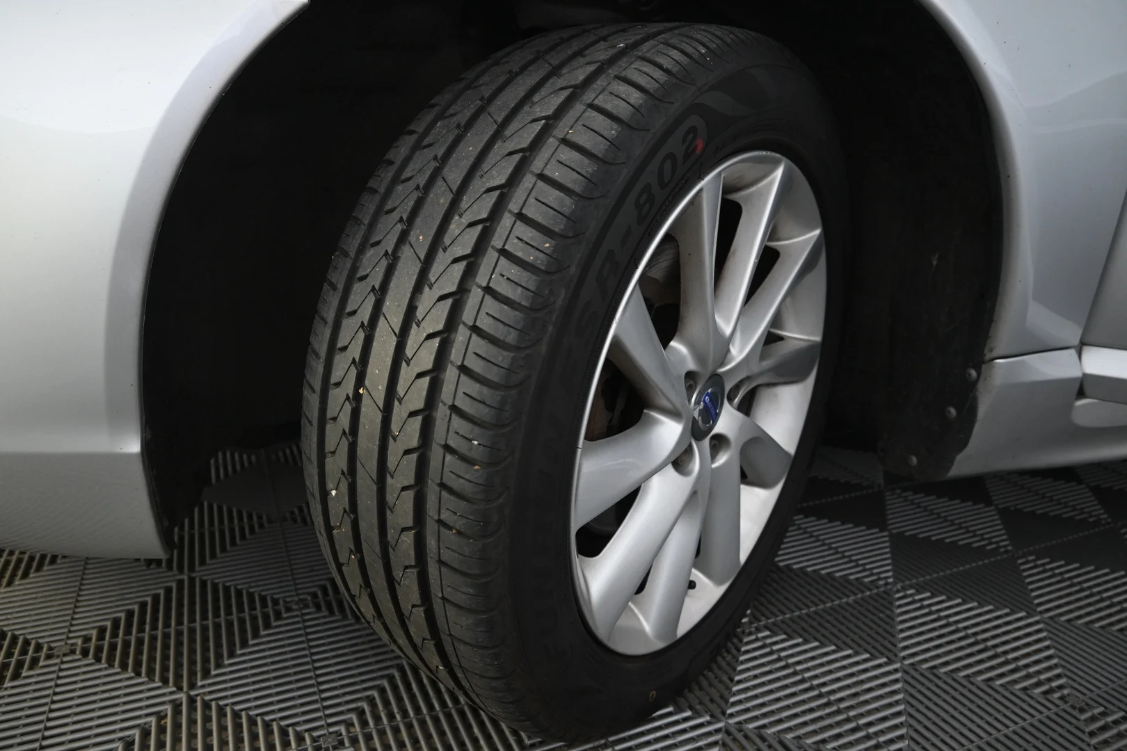 Car Image - LXFimpg26jtVZYLR9XgpQ