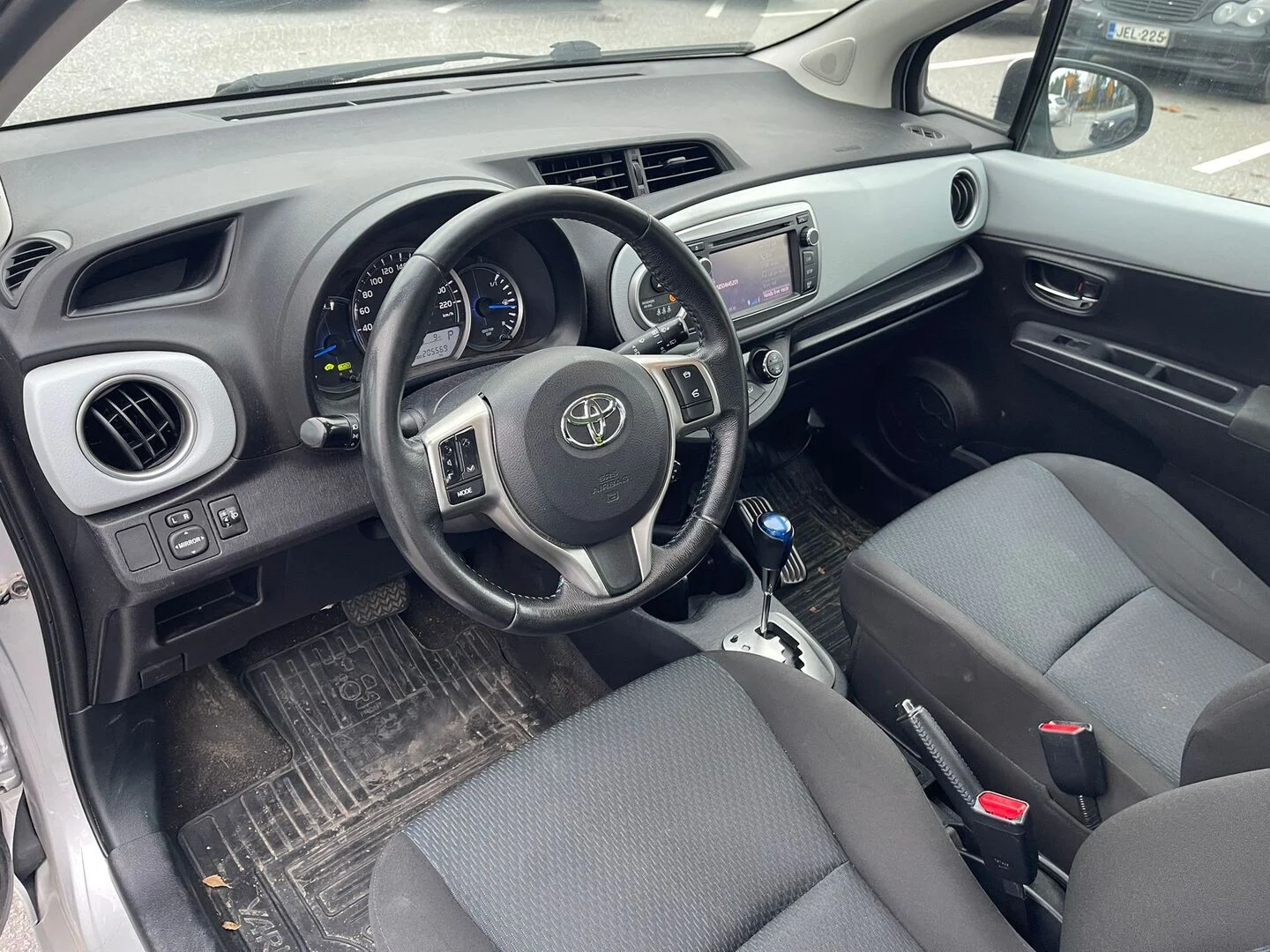 Car Image - 8221N0qHfjq8zy1fjQPtu