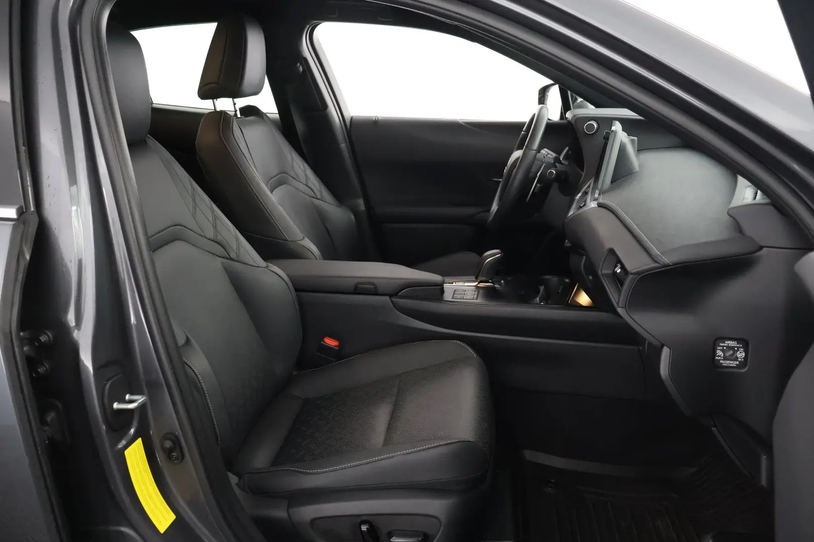 Car Image - 3Lxx1tuTk9mJaAMqc6ot8L