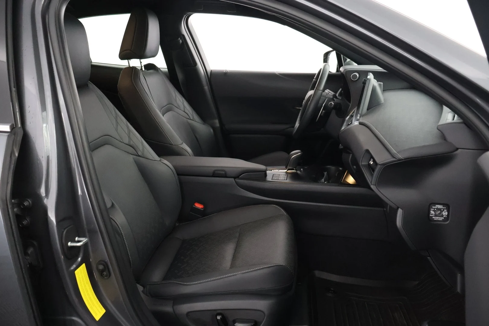 Car Image - 3Lxx1tuTk9mJaAMqc6ot8L