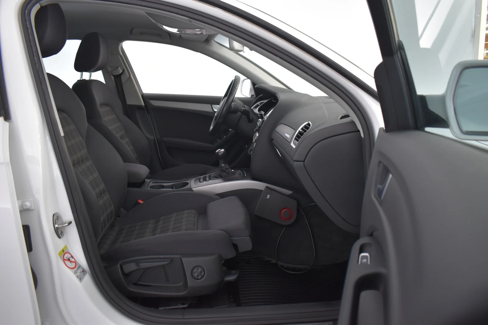 Car Image - 31EkE0RKpO76H7REc8f4dL