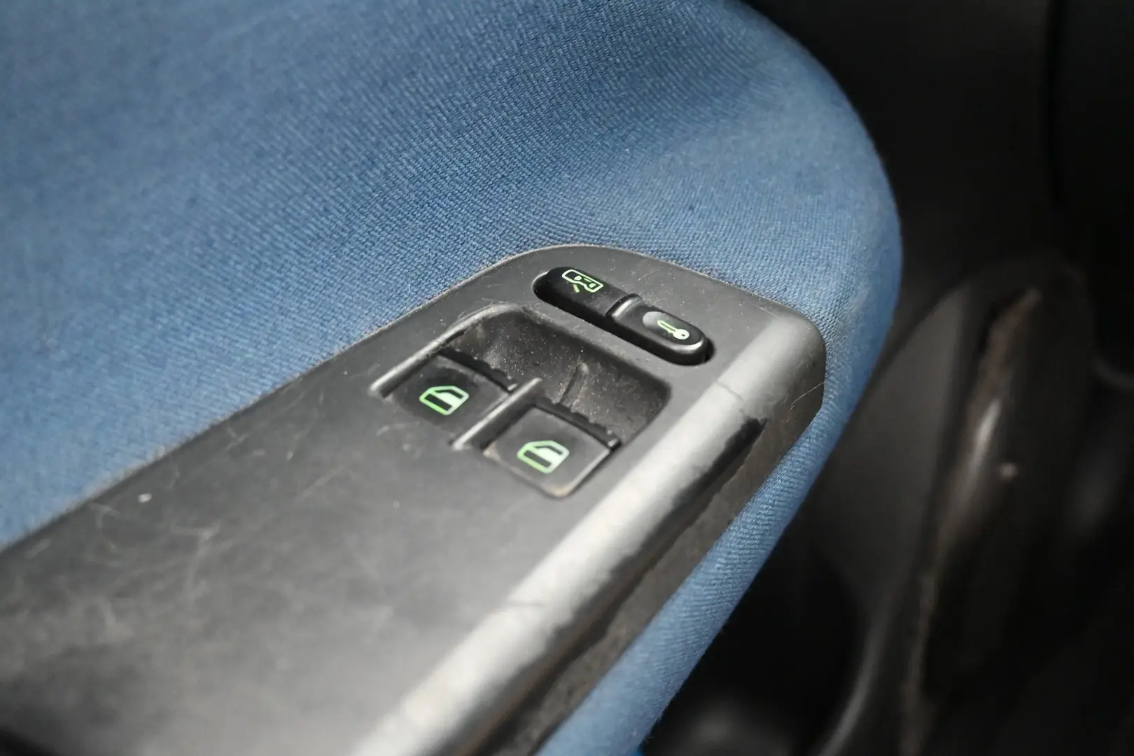 Car Image - 2L0oXsK3APjarkPiTFpnpW