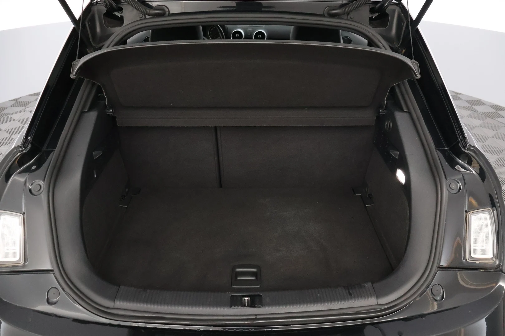 Car Image - XPqJVVB7tnBcQpK0jzR99