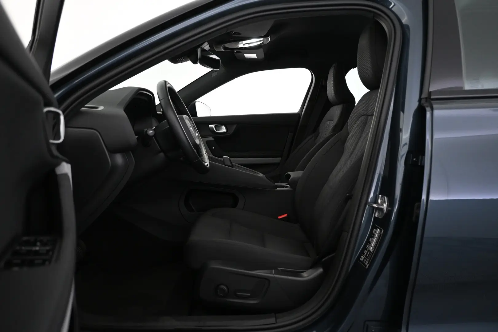 Car Image - WzOgwSe8hr7zyeHpvFfoS