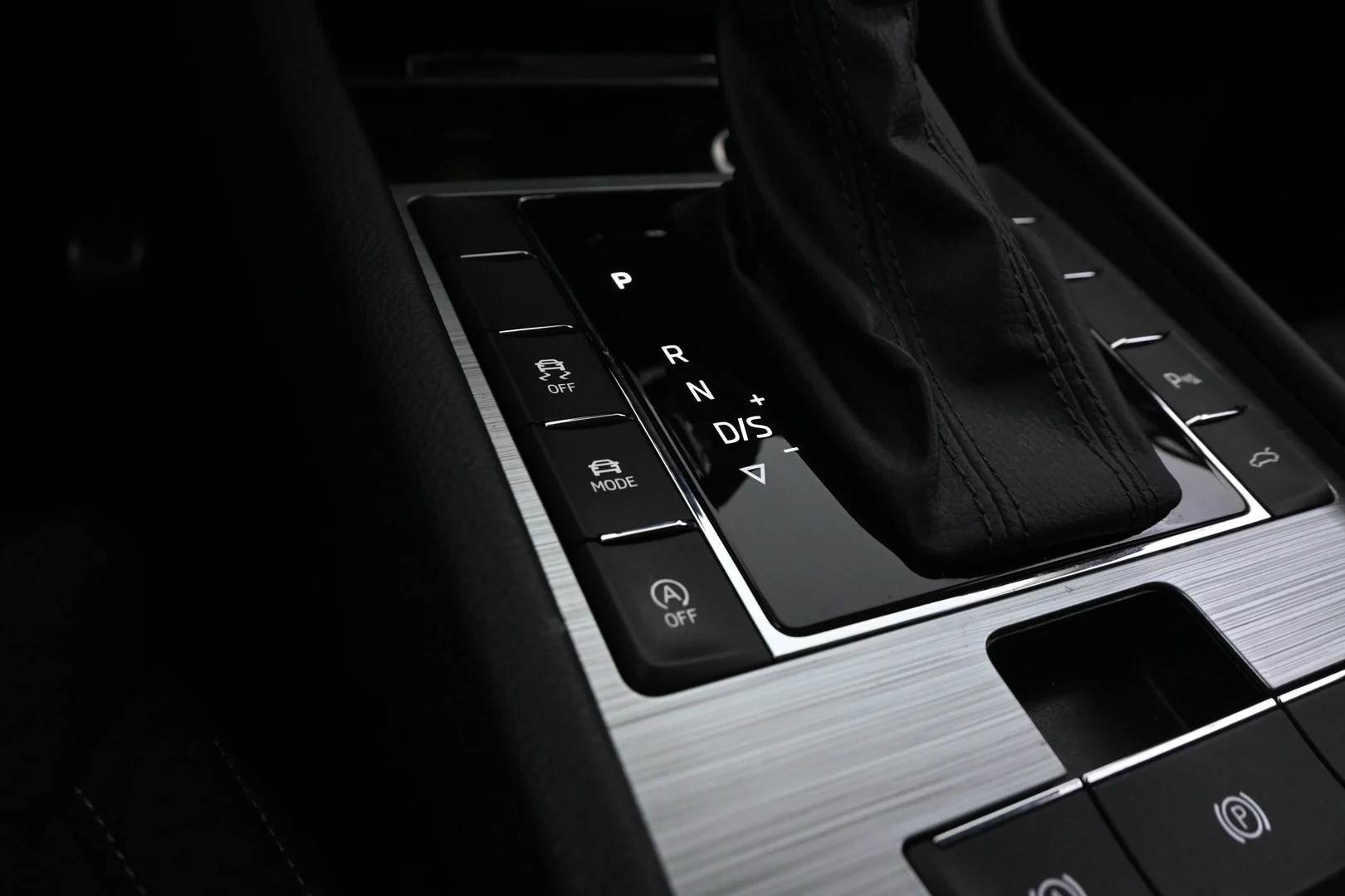 Car Image - 37uLGZlfg4mDXVQZo50t25