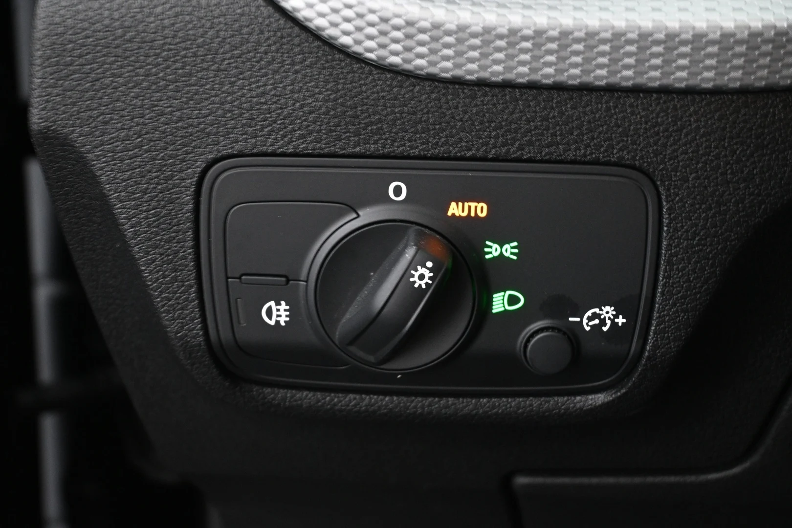 Car Image - 2g4cY4YqXgnwoXWvx8WBMH
