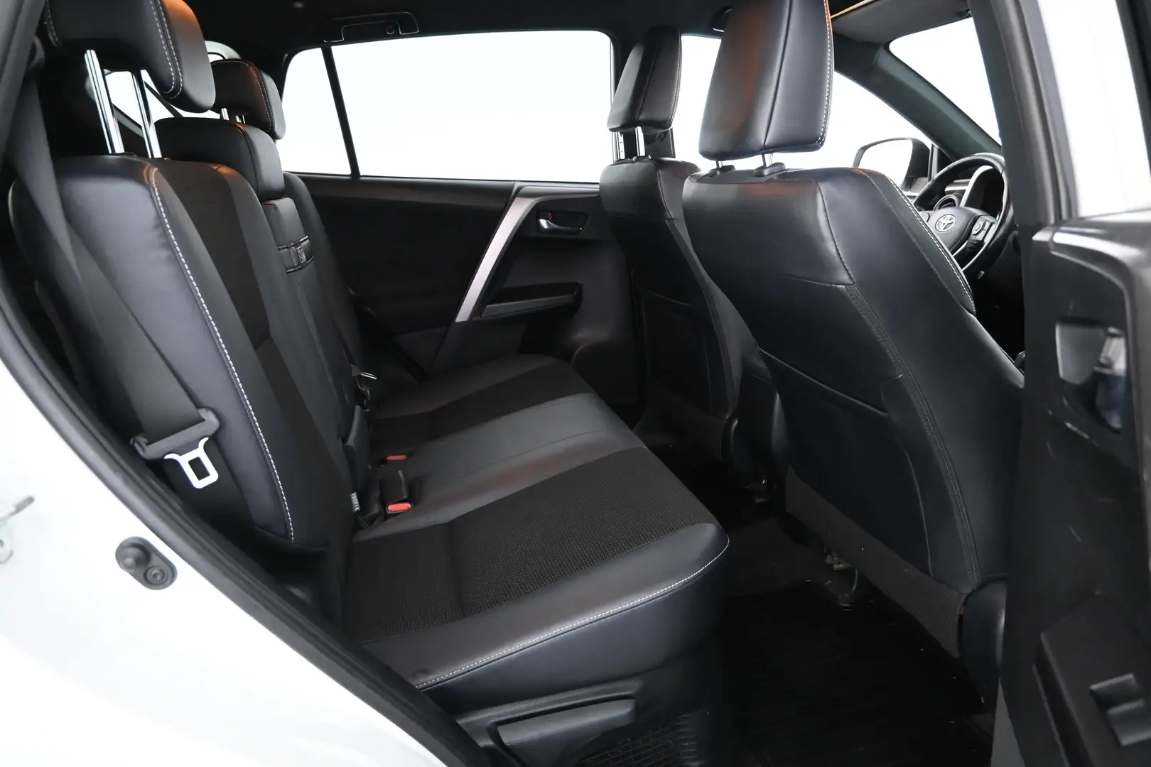 Car Image - 2bfyPTtq6bUVMc0JqL3uWa