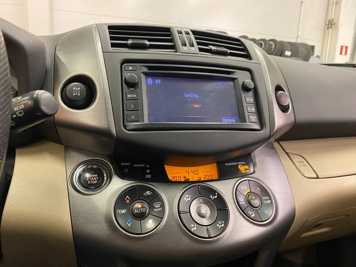 Car Image - 4E22129KA1hz0UTYBUvDDm