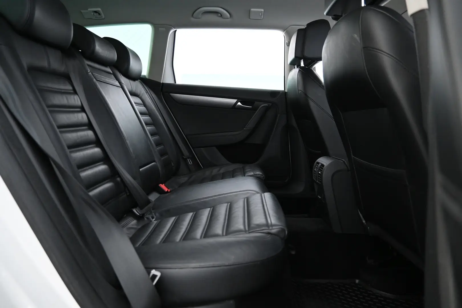 Car Image - QJYxnzYCuUiD9bzQGnQhi