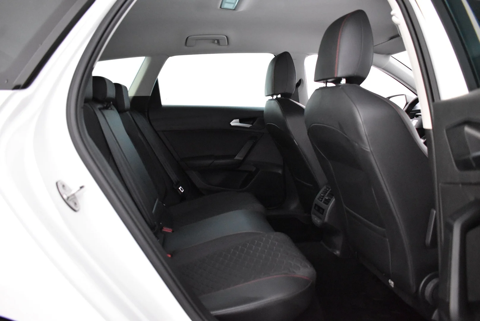 Car Image - 1D0QEKc0pNRGWK3q04SQkr