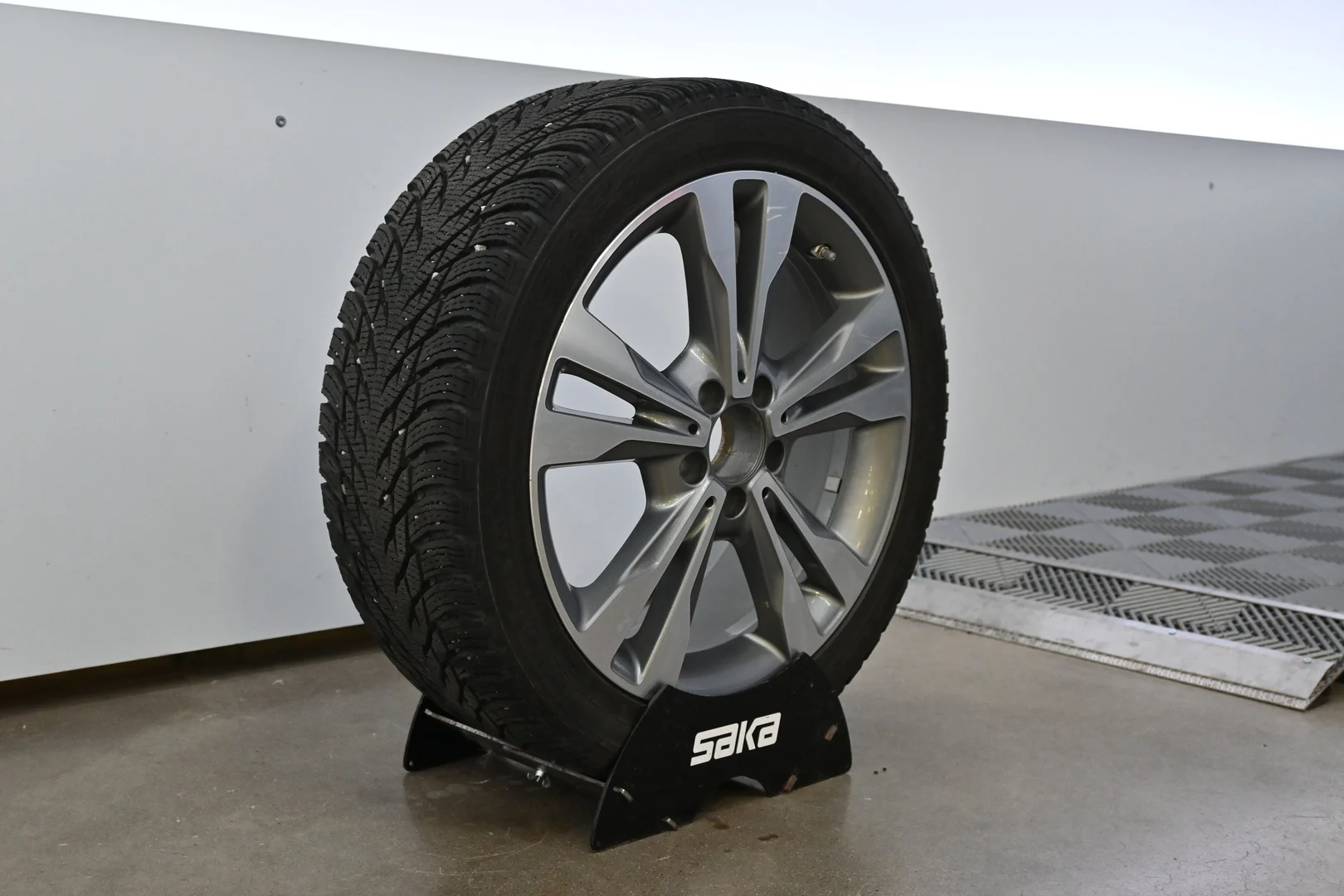 Car Image - kcPEWZjmKUeWutlnNkbJk