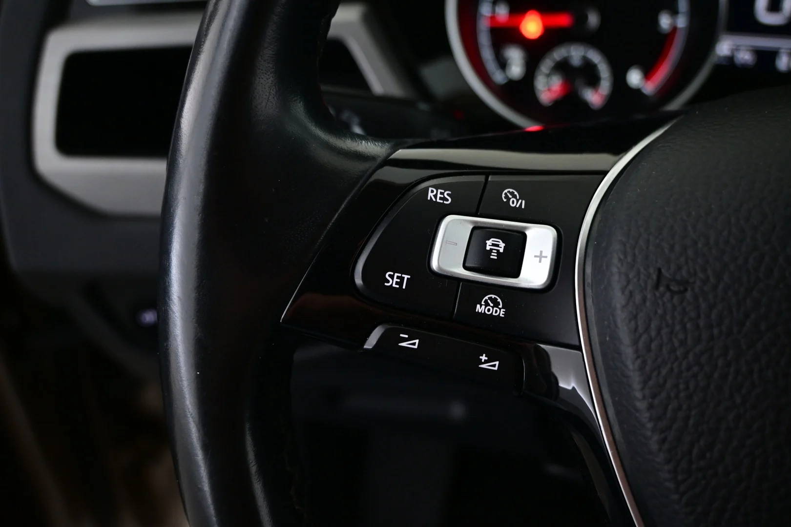 Car Image - 2lT8v6daeNxxO6Q5wbMZiG