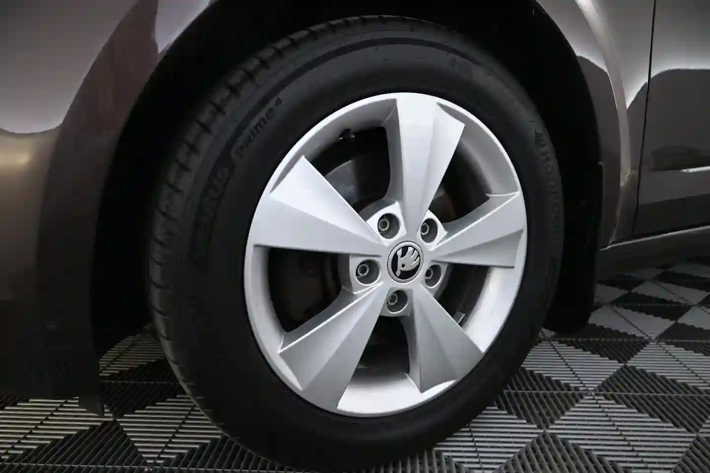 Car Image - 2hztf6uixWny2MhS2VhcAI