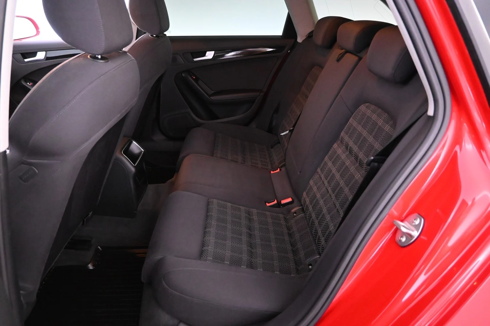 Car Image - 6NqHL4N51Ri5IJFAL33dp7