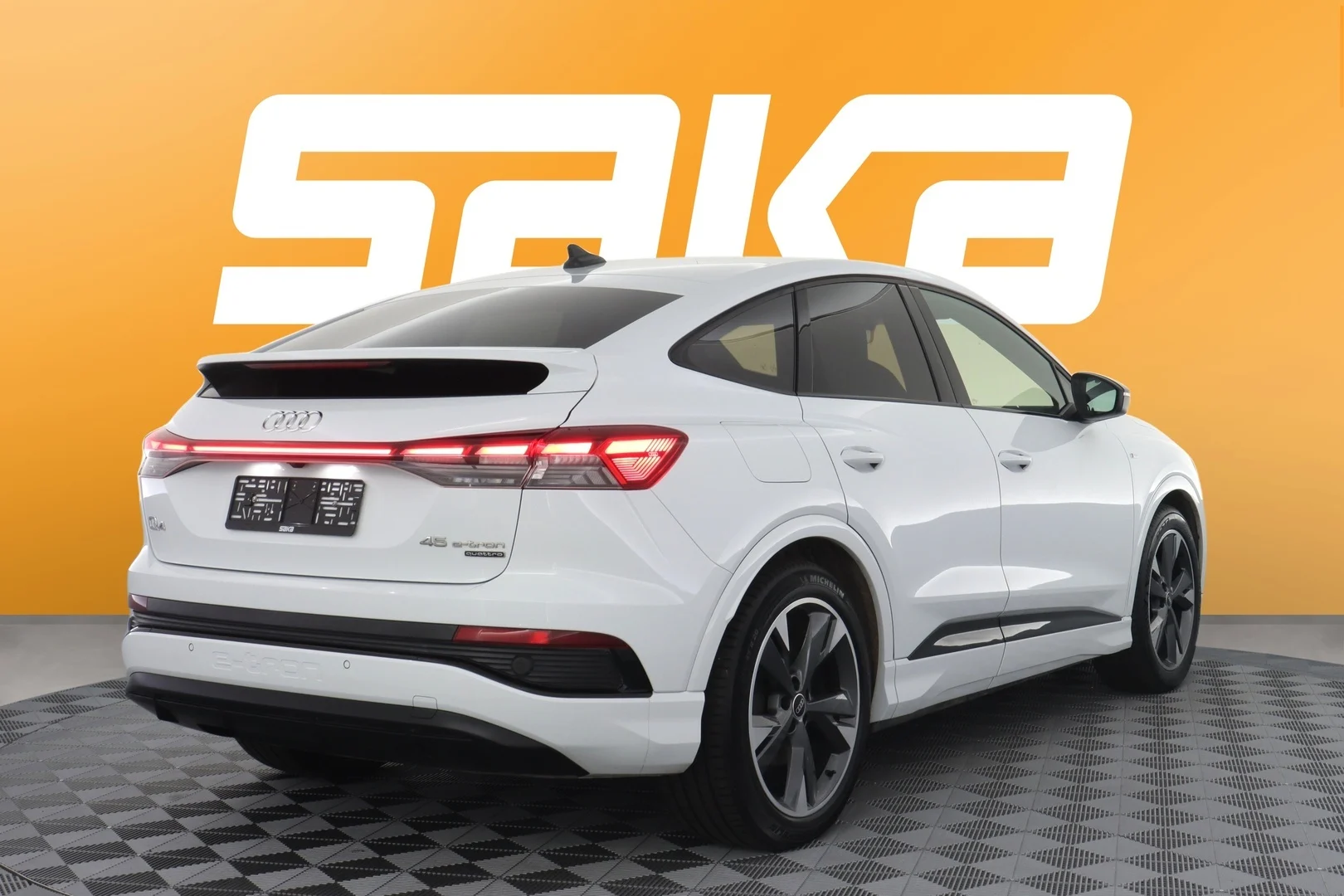 Car Image - 2clWinhh1TZYs1GJFjF7i0