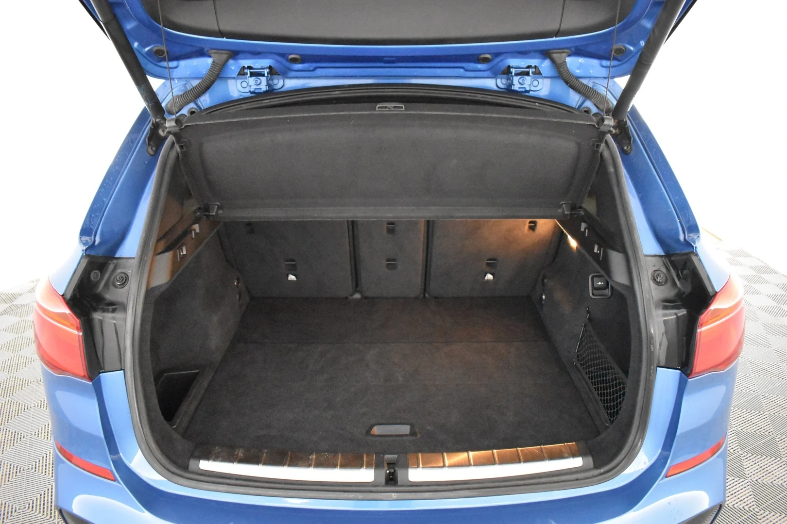 Car Image - 1x1AG3TxLNEnjLxMxMH1fR