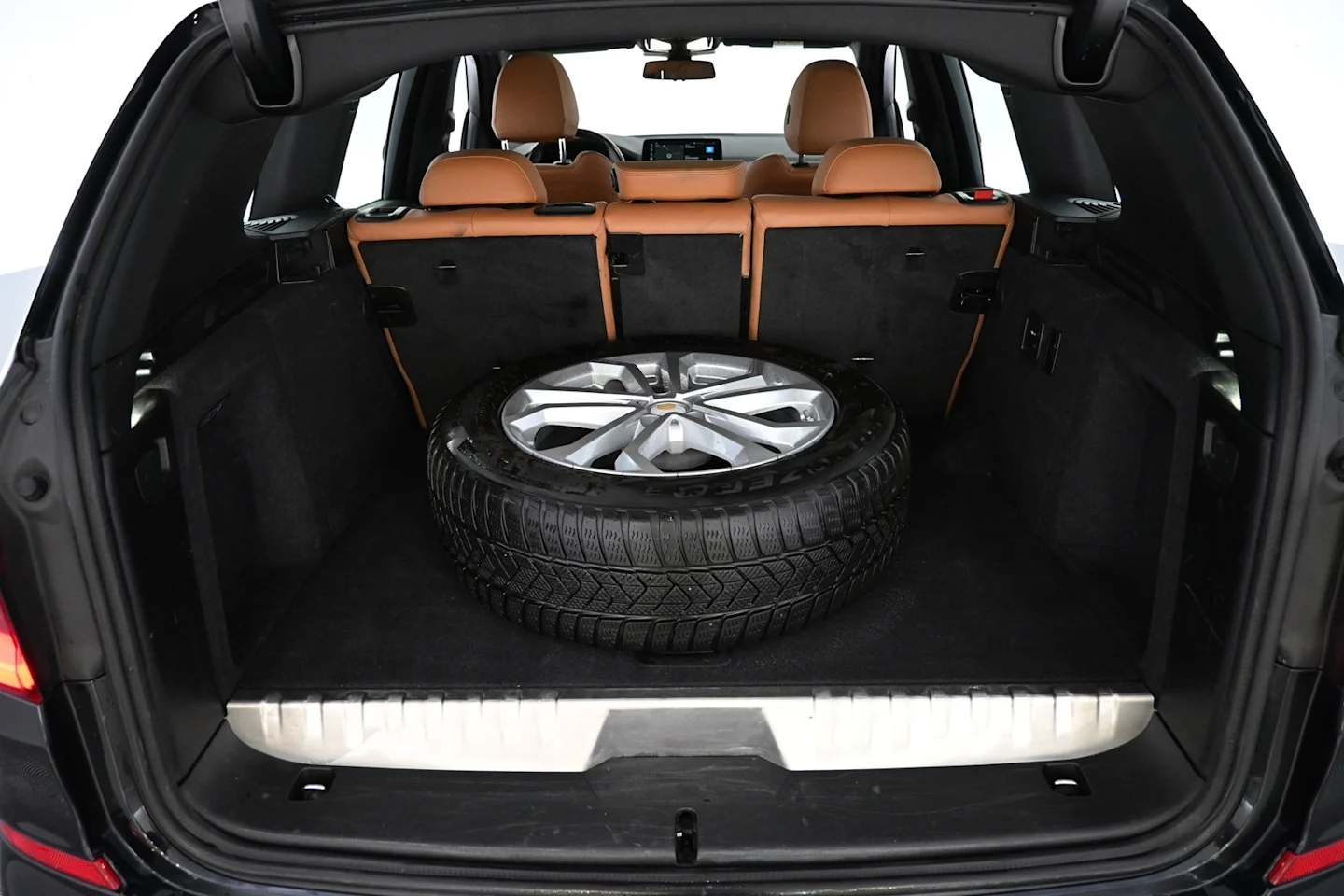Car Image - 53P9BRYIF9Y8y1xeq8beaH