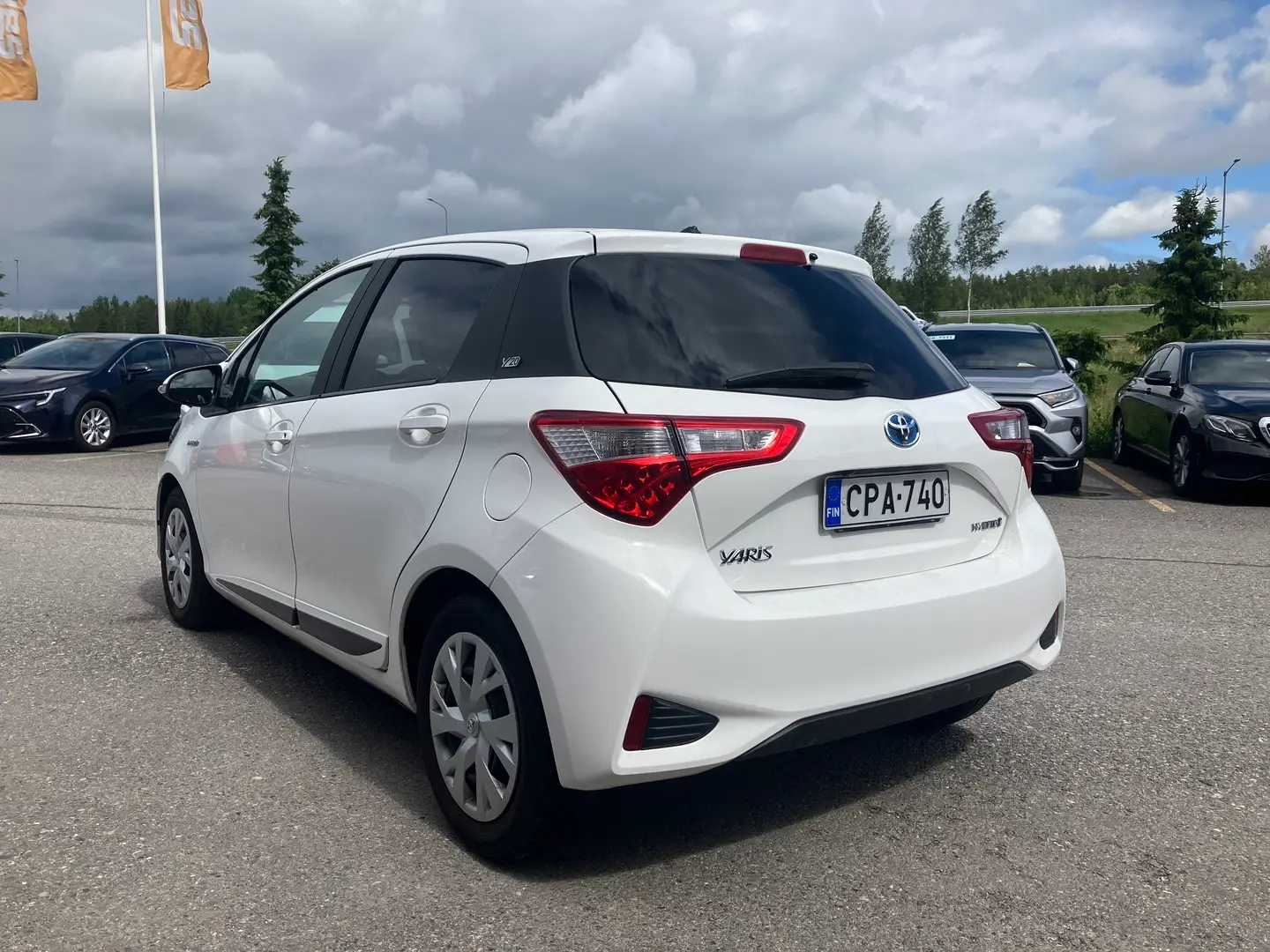 Car Image - 35vRcPBeiq9Do9cF4ZFpRd