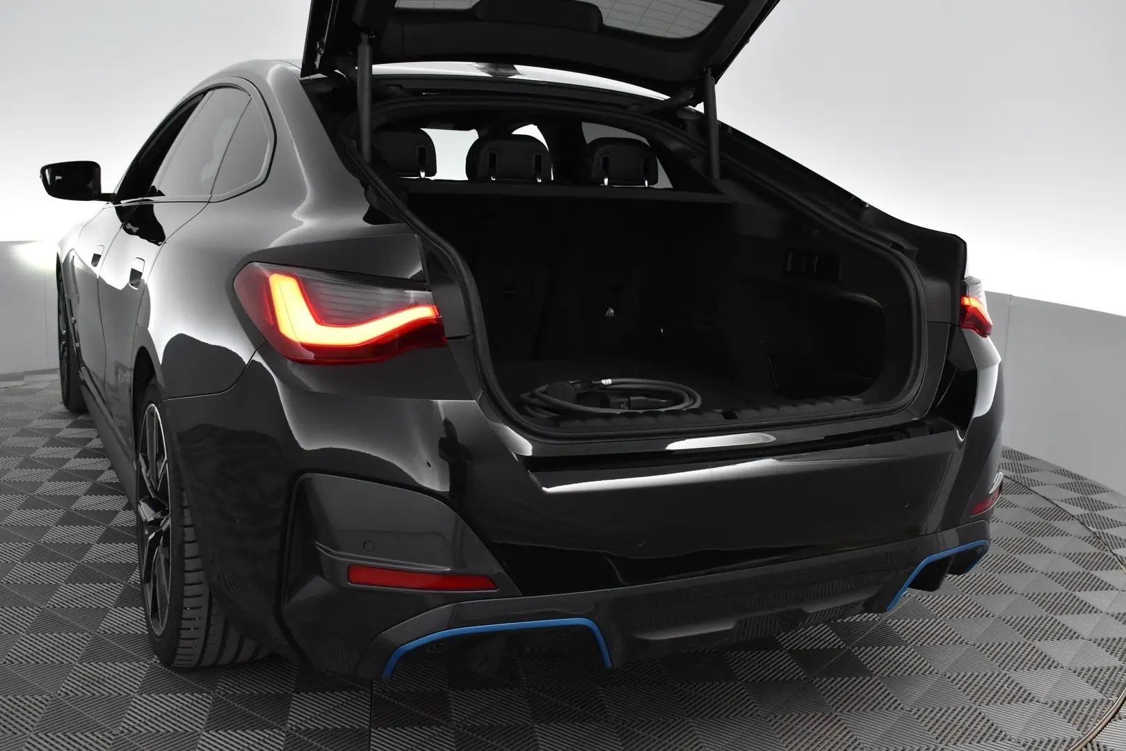 Car Image - Yb0MM4w2iCKx0HppUfW64