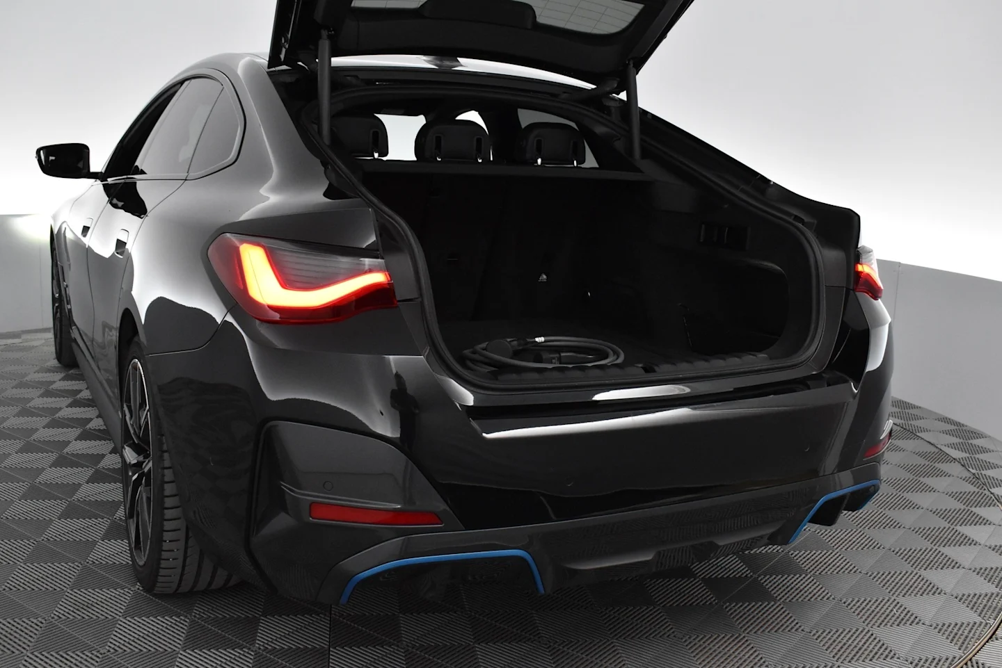 Car Image - Yb0MM4w2iCKx0HppUfW64