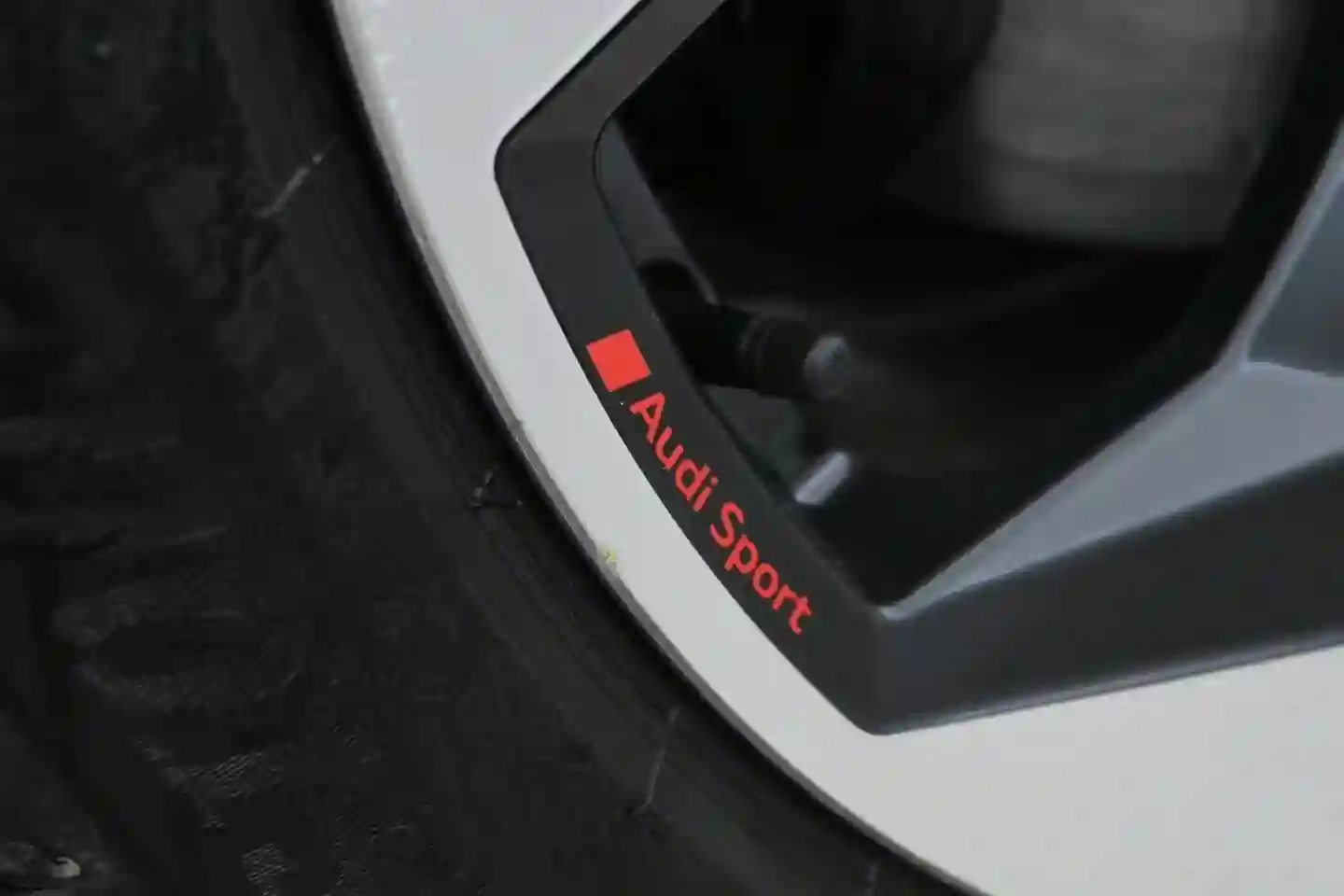 Car Image - 6E8VGmBzF9pgoyVEpYvRcu