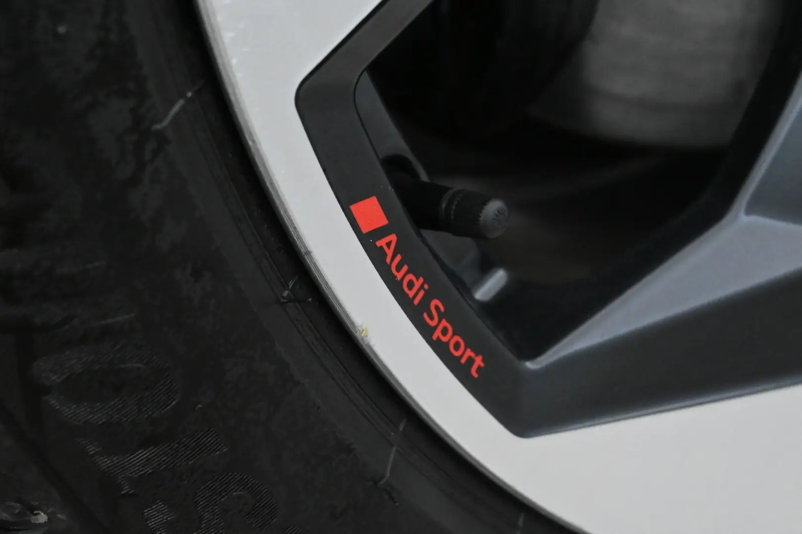 Car Image - 6E8VGmBzF9pgoyVEpYvRcu