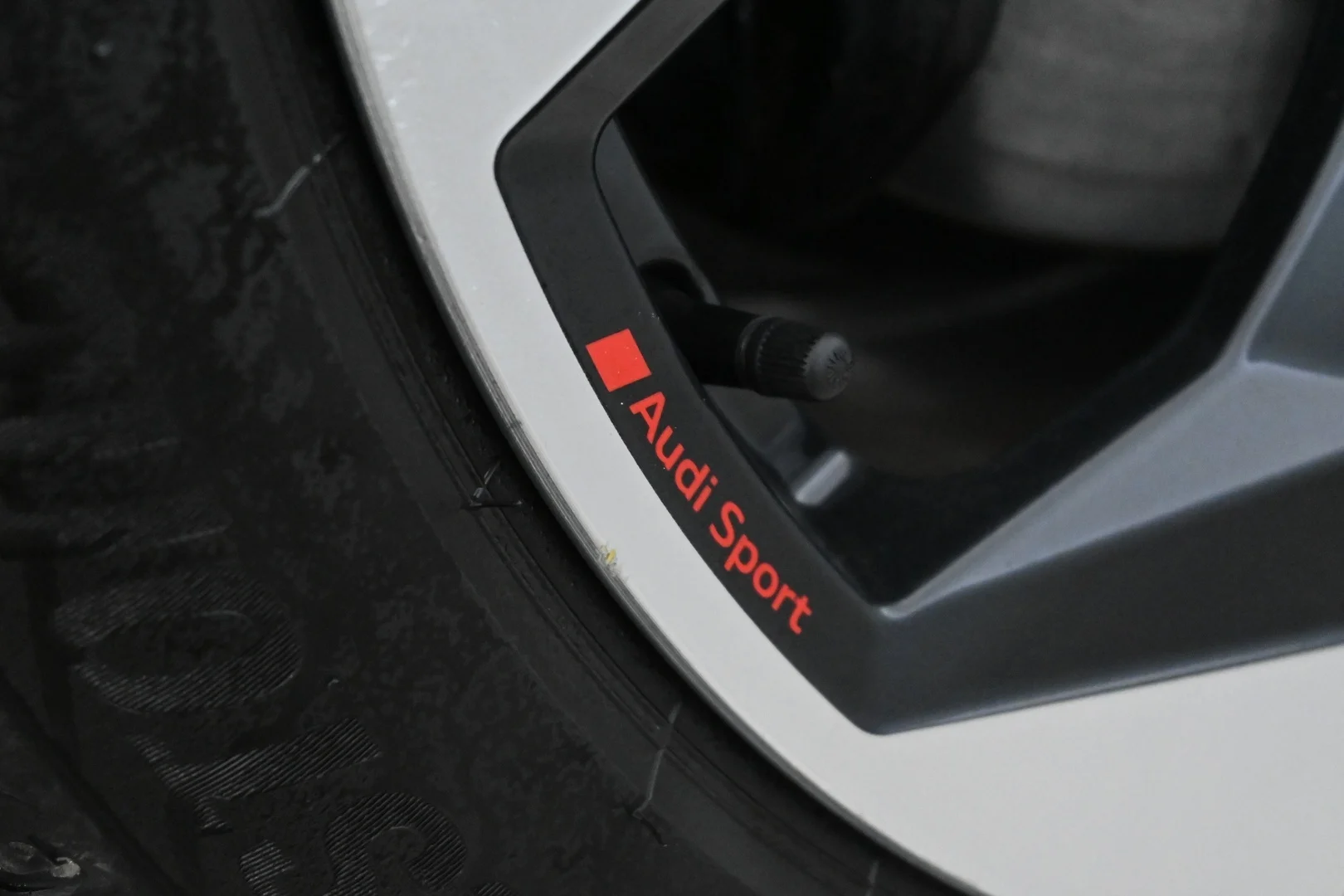 Car Image - 6E8VGmBzF9pgoyVEpYvRcu