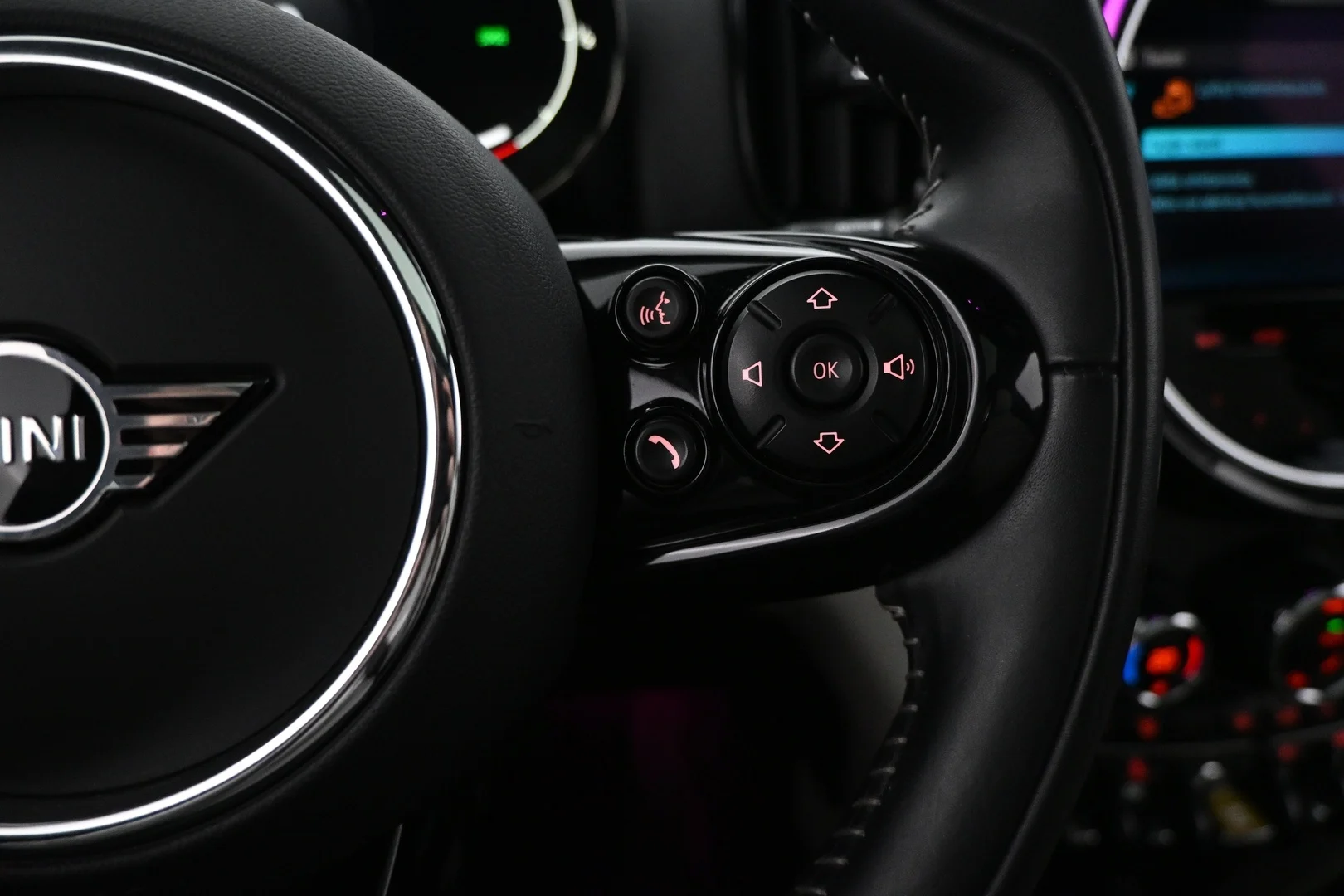 Car Image - 1FiEdqKWY70lTnM3KeRi84