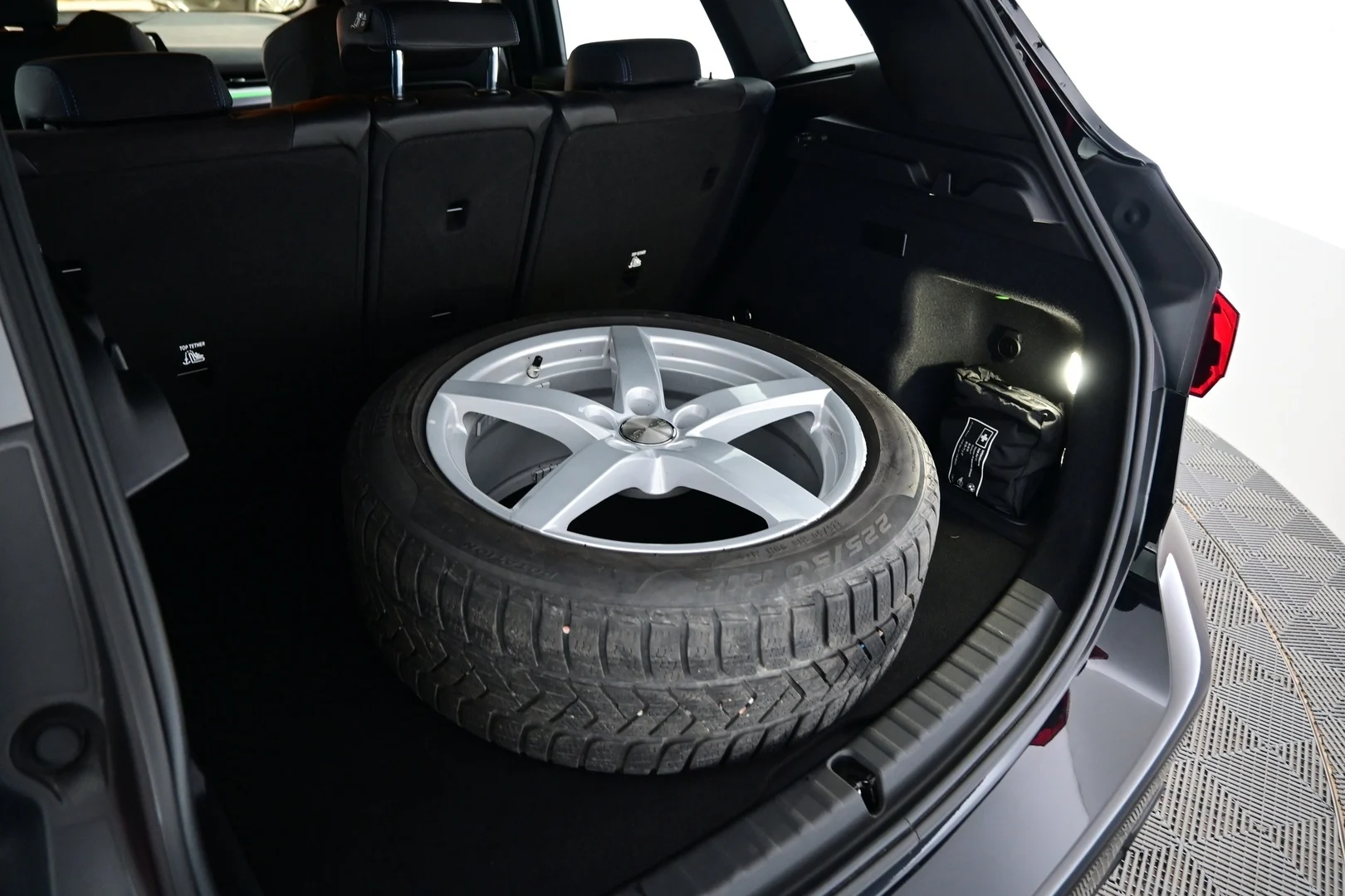 Car Image - xygWchLQD9bKbLqbwG4QY