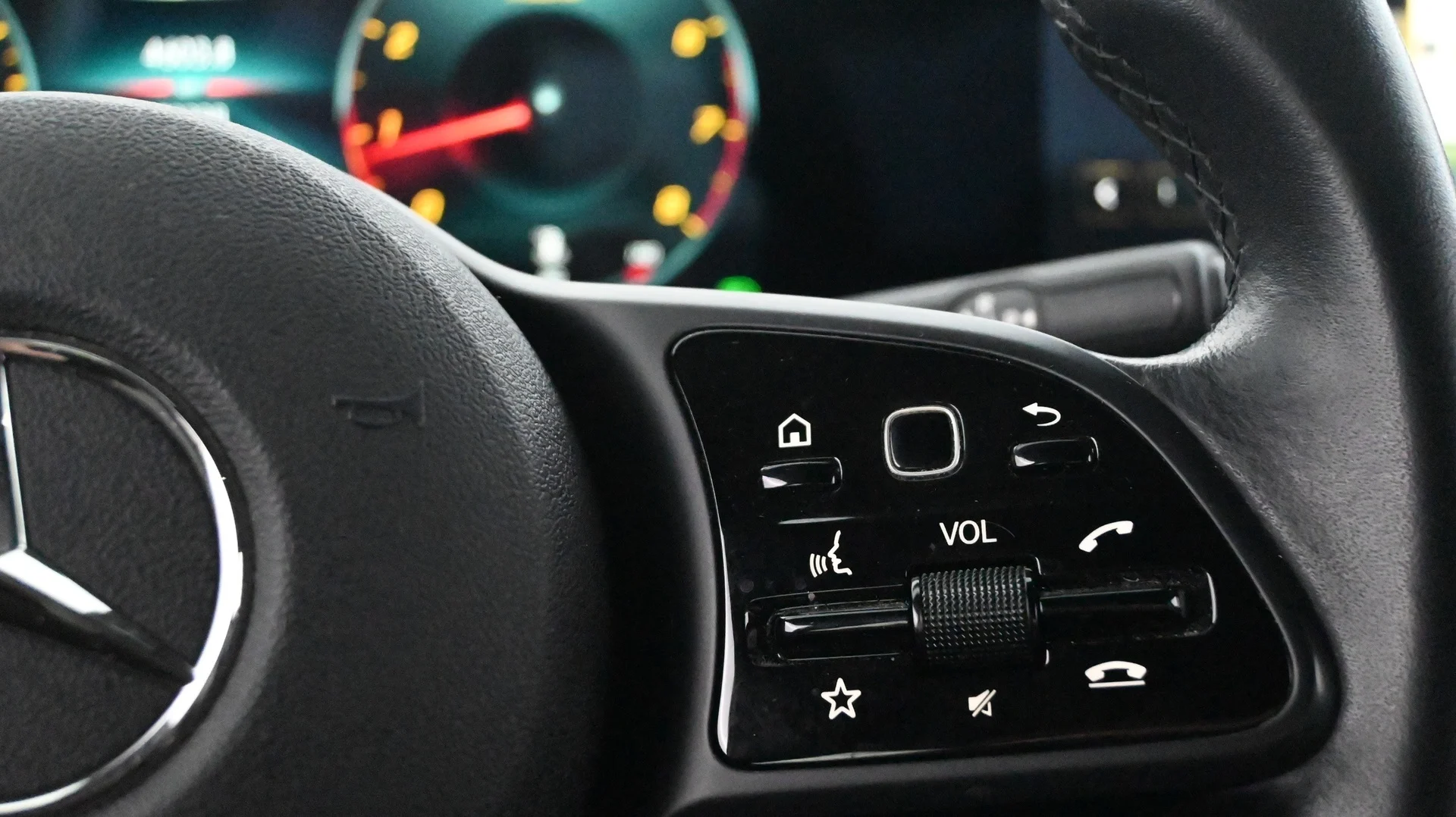 Car Image - 3IyE41VXGgIa2CQ7PBJ1BZ