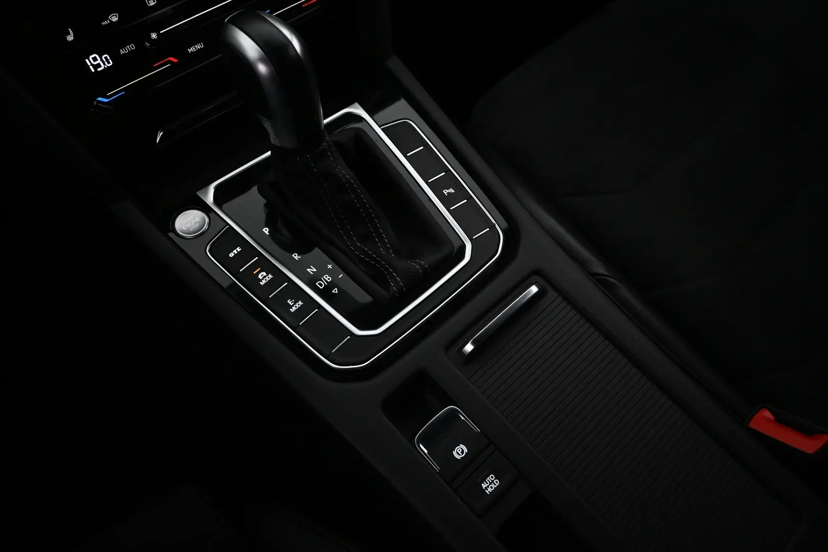 Car Image - 2rgKRgHcE9MeLXeq8mI63L