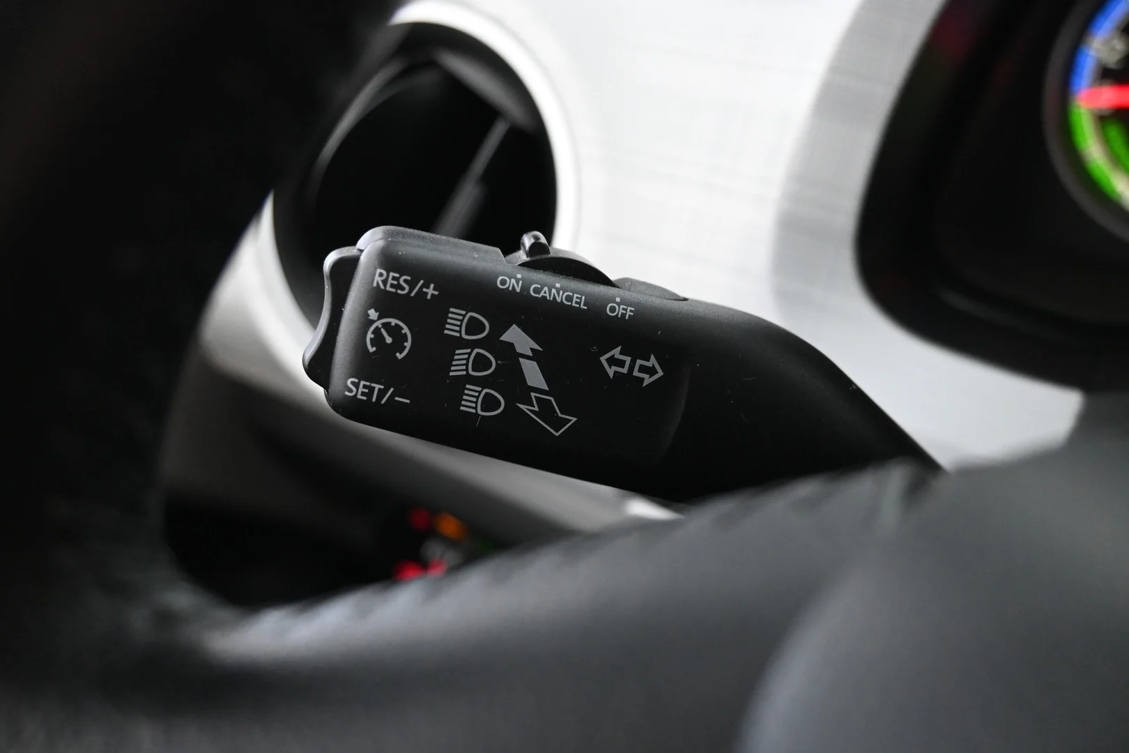 Car Image - 33gSiKYWe1SDzsVGjoF13u