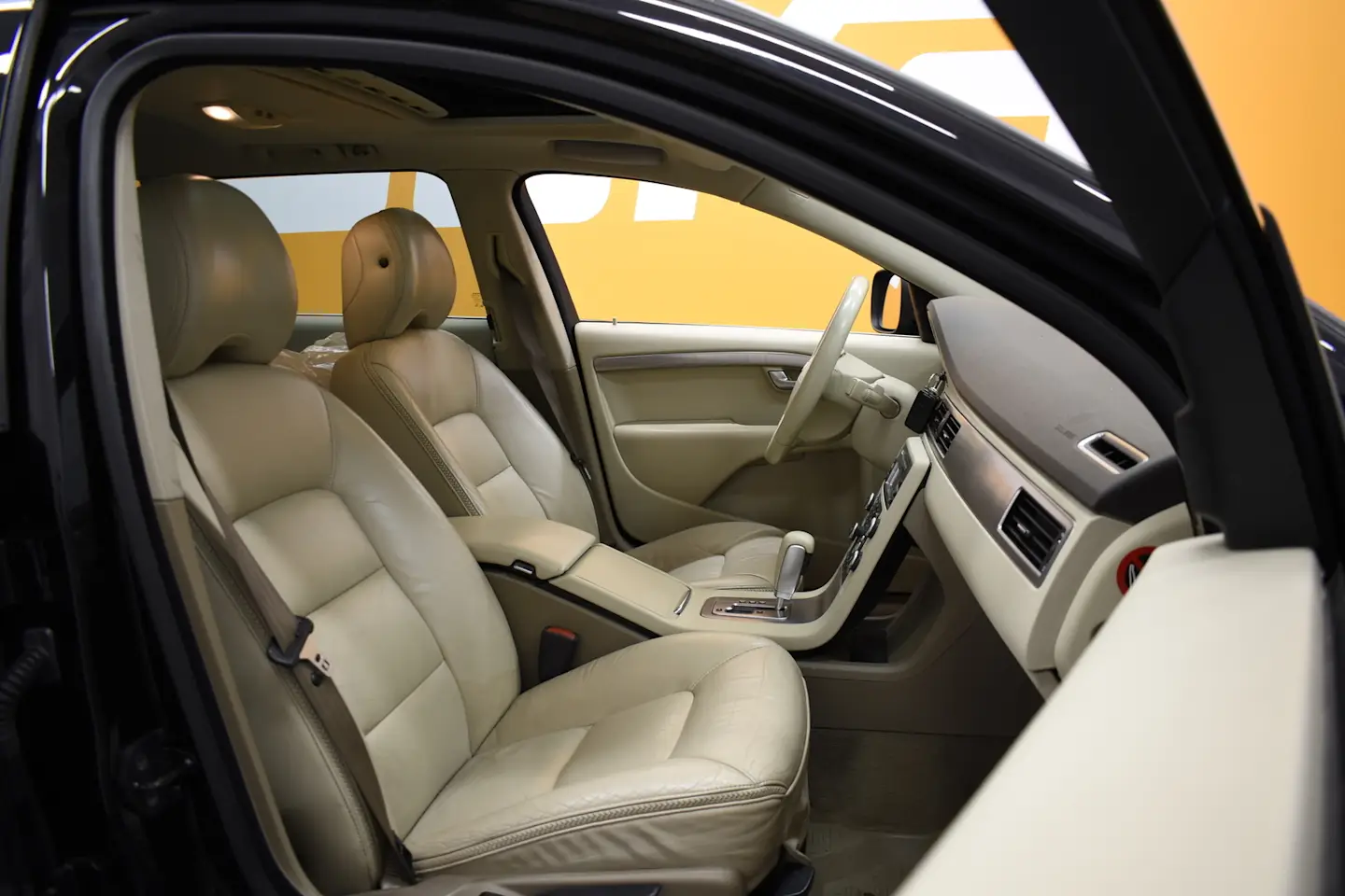 Car Image - 6YtKhCHqI5rcnhtMREfW6X