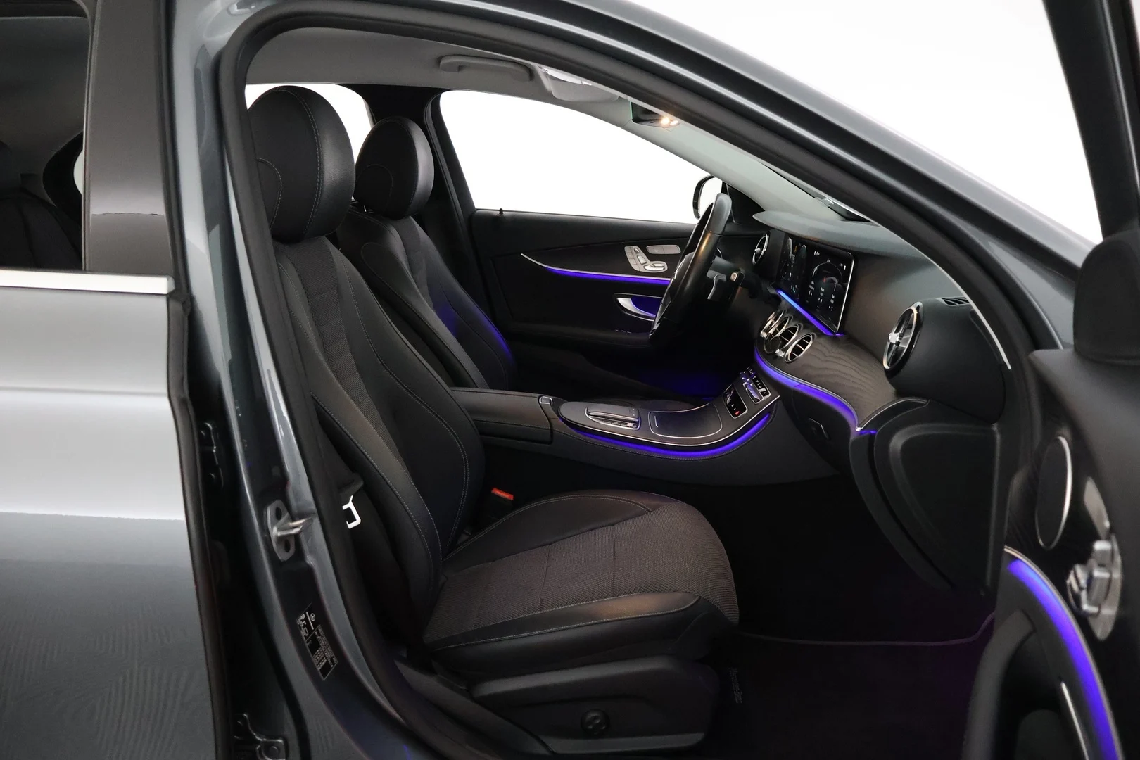 Car Image - 6dsheD4qdf7r1SccRR8xbn