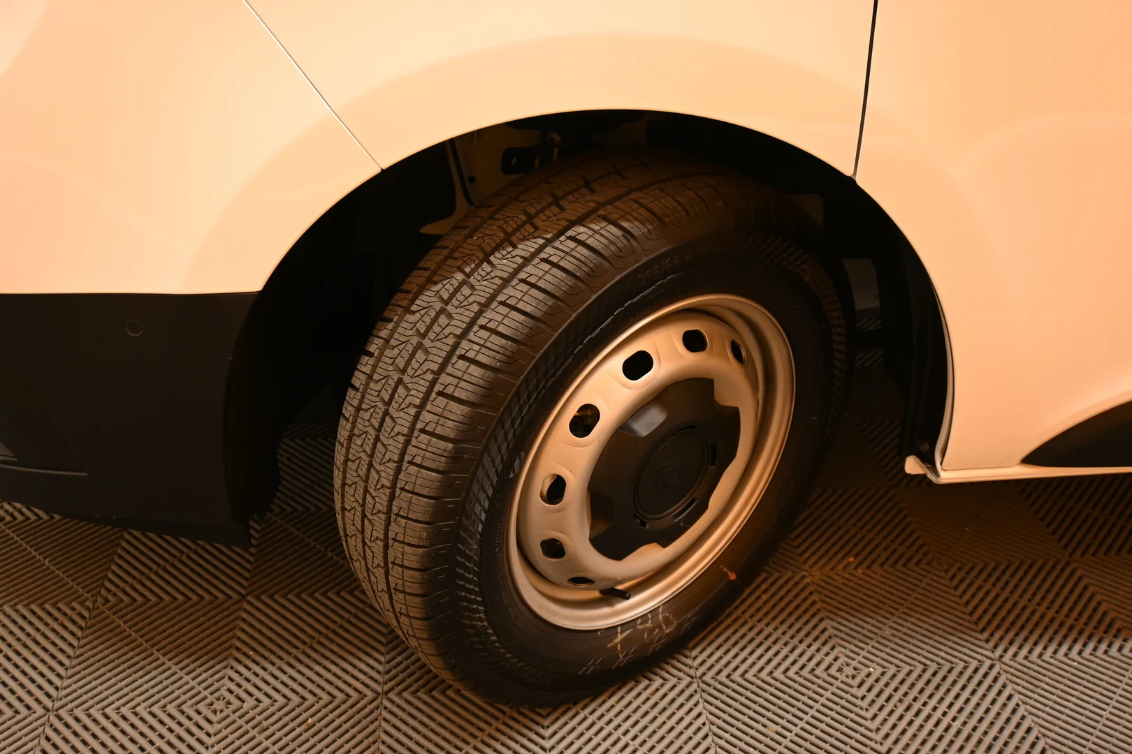 Car Image - l5oU9RhnTTcONWebnu87U