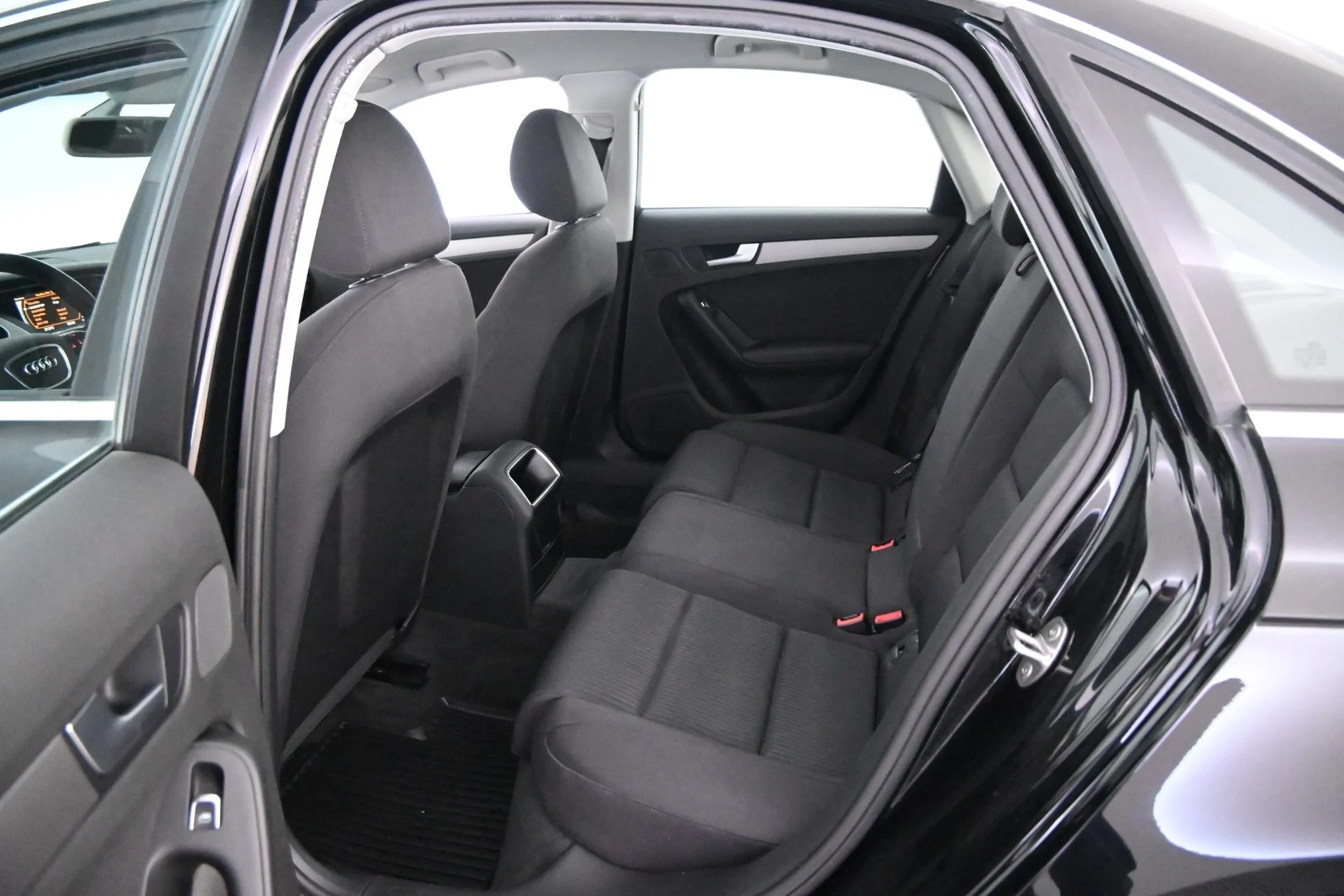 Car Image - 3QBGvw8PVBQq7HvKaqLOzv