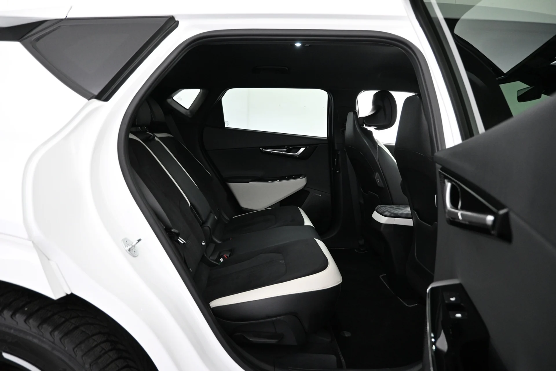 Car Image - 3JQWtrlmBI3xQQ3H2QFhEv