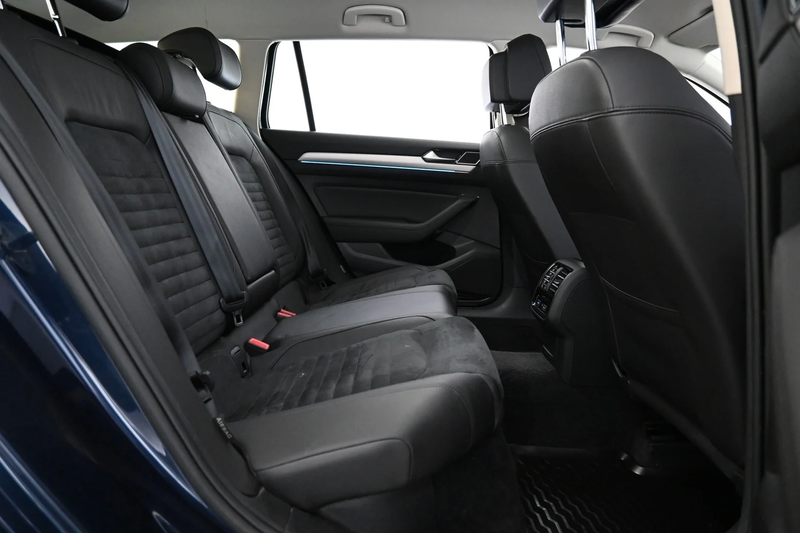 Car Image - 20jC8HIWpMq3UjsmuJ3lGT