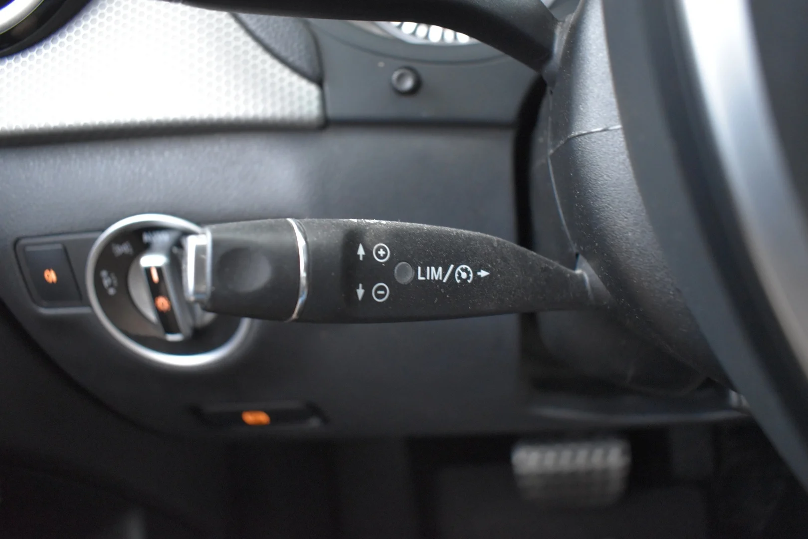 Car Image - 2XCnmGaYiU3Mm8u95nRU7V