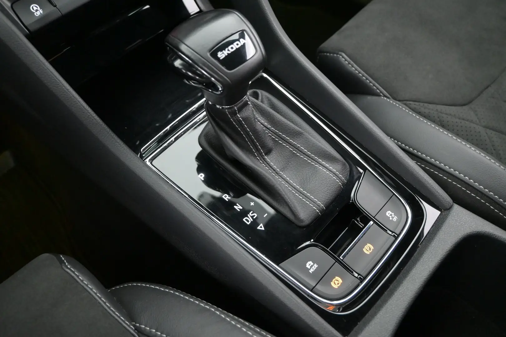 Car Image - 5Q7TPXnHgjJXTB5Whzotox