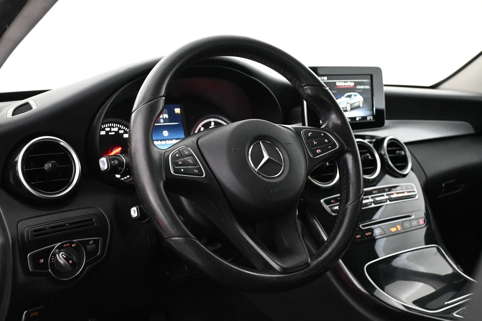 Car Image - 7sje9OzvH9Kq31zo4pU3Nt