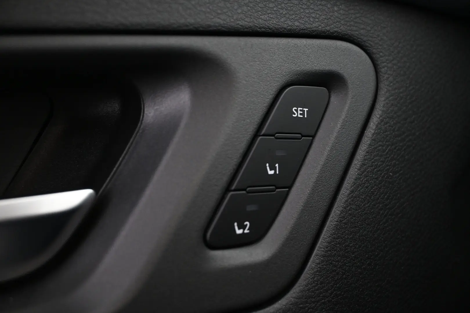 Car Image - 4XPUyfDrmDGE9kZs7WzH6S
