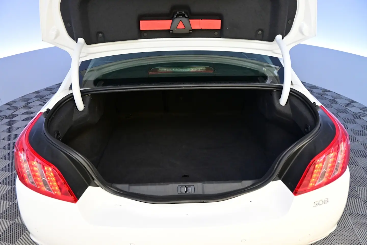 Car Image - 7A7gTcuRSEF5xMiqjy114J