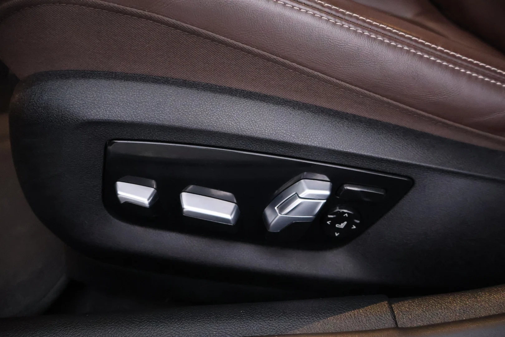 Car Image - 4YHOfKHrURFYGoZf2CTjgl