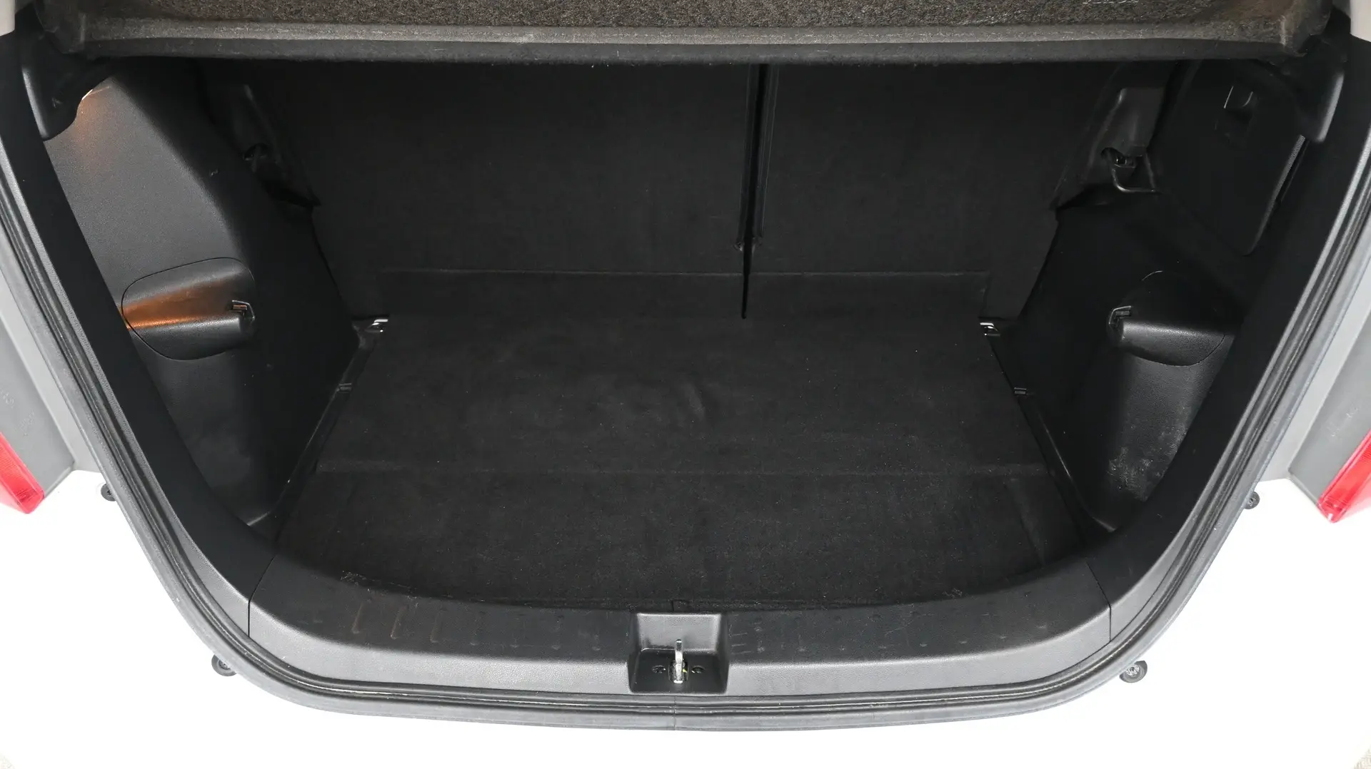 Car Image - 4nYXwUVLFFMrEsMtEP2RGp