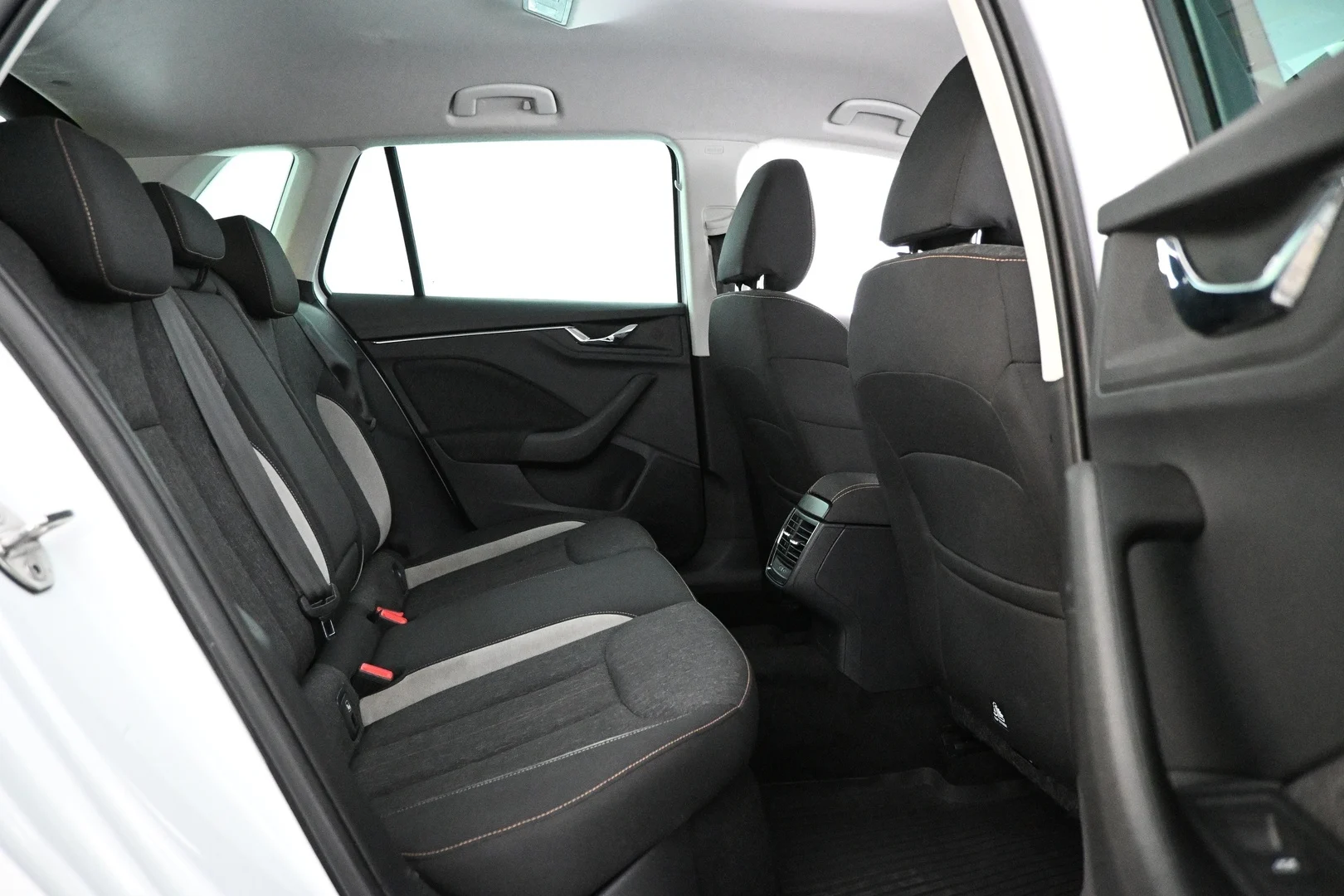 Car Image - PlurHUdh6yyiel85ELeKY