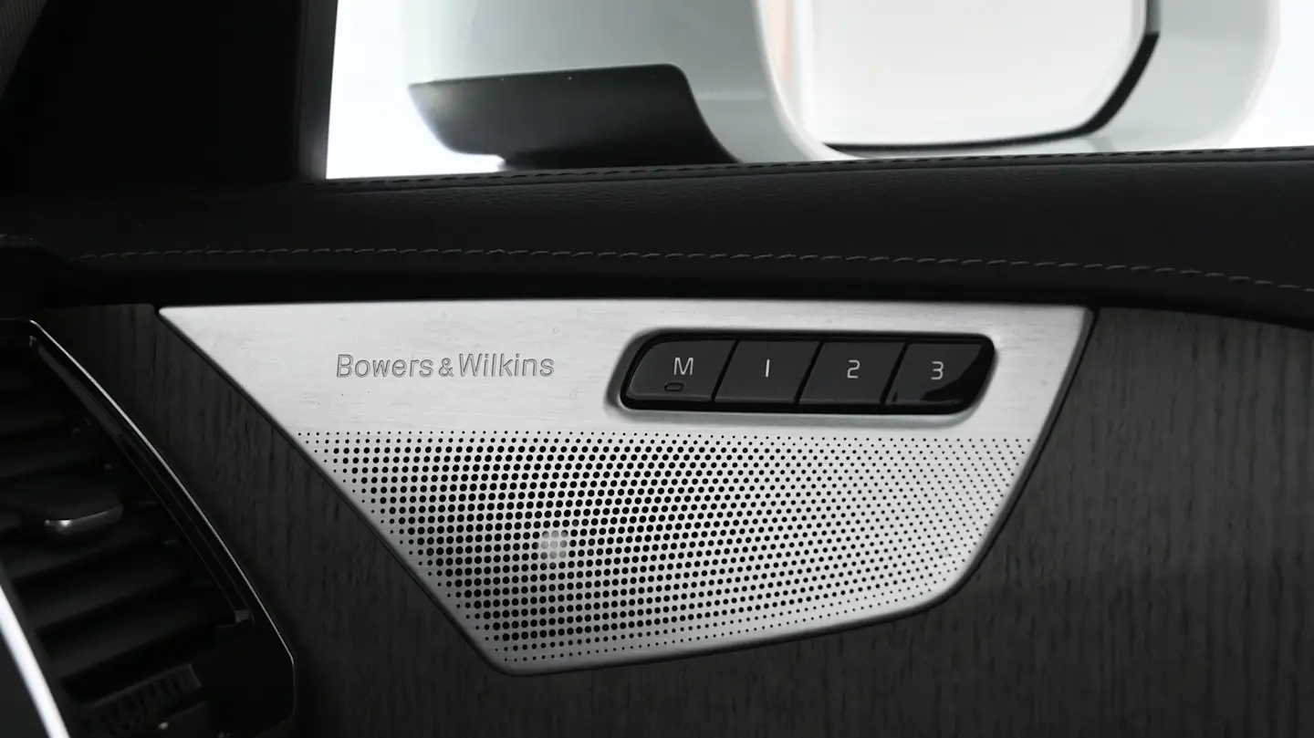 Car Image - 1uO82LuV8WuD8TvxIQ2VjJ