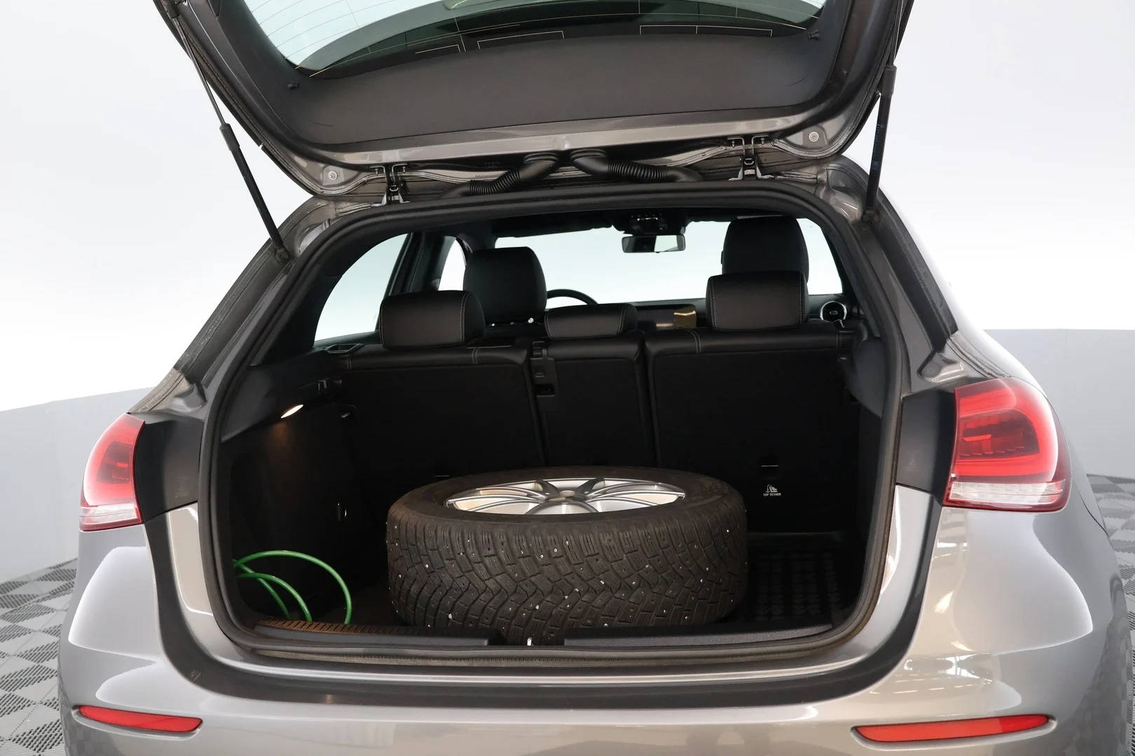 Car Image - 68fNstcWFsfW4GOnA8LVIv